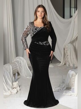 FAERIESTY Elegant Black Velvet Mermaid Evening Gown with Silver Sequin Detail
